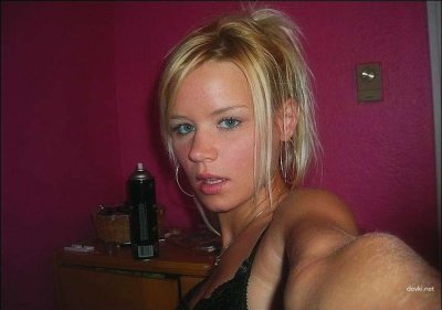 Красивая милашка занимается интимом