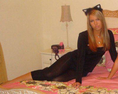 Девушка делает селфи перед зеркалом - горячие фото для взрослых