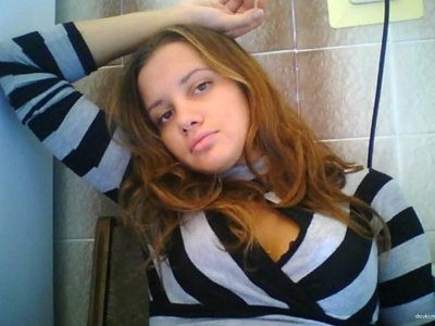 Интимные приключения привлекательной темноволосой дамы в разных локациях