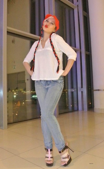 Соблазнительная девушка из Москвы демонстрирует свои прелести