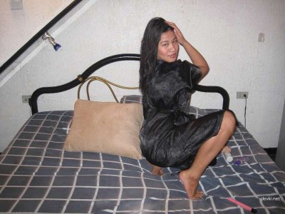 Азиатская красотка и ее игрушка для удовольствия