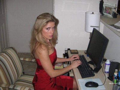 Разогретая супруга страстно отдается в горячем порно