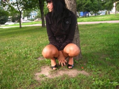 Сексуальная красотка готовит киской к горячему сексу