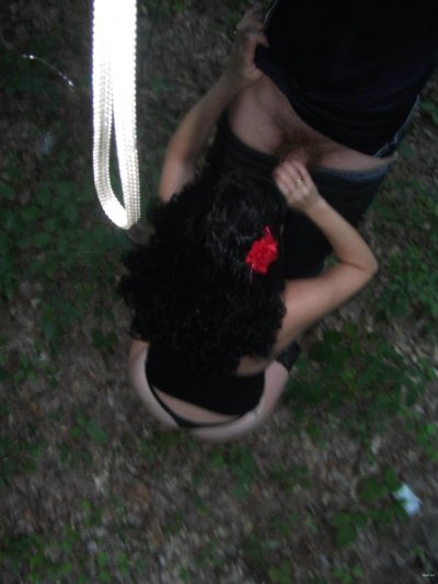 Отсосала парню в лесу: откровенное видео на природе