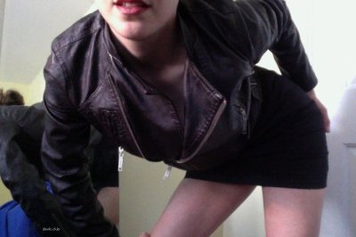 Девушка снимает свою киску на камеру