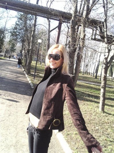 Горячая красотка на романтическом отдыхе с супругом