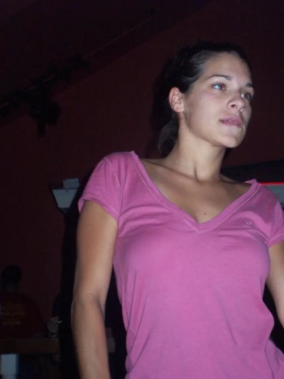 Облизывает киску сексуальной красотки