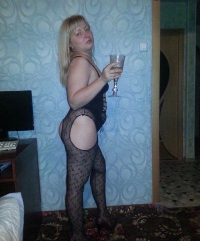 Соблазнительная Наташа в обольстительном наряде вызывает сильные чувства