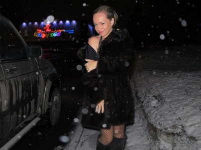 Сочная женщина обожает получать кончу на личико после отсоса