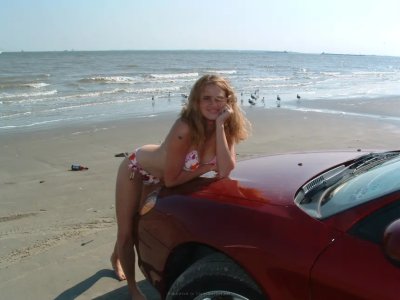 Архивные снимки обнаженной красотки с соблазнительными формами