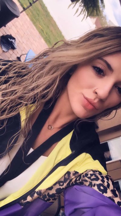 Пылкие снимки: обнаженная красотка в азарте