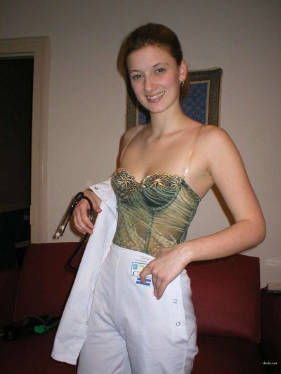 Обнаженная сестренка развлекается с киской