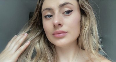 Шикарная блондиночка показывает свои аппетитные формы и интимные части身身身