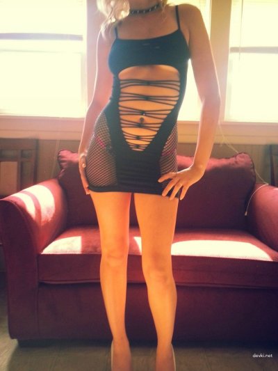 Шаловливая подружка ввела в попку анальный дилдо