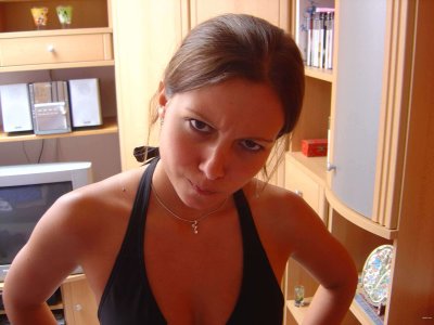 Изображения худенькой красотки без верхней одежды