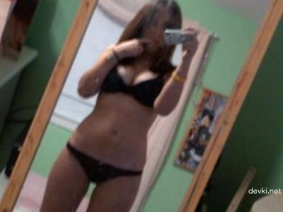 Пикантные фото от обворожительной шатенки