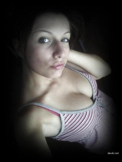 Милашка загорает на берегу