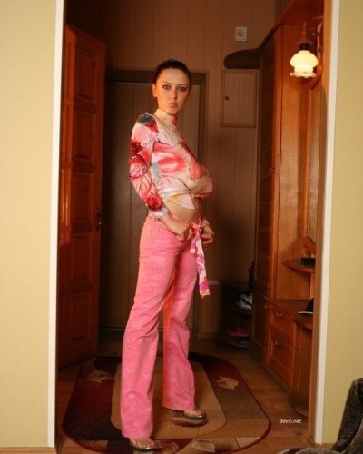 Большегрудая красотка с идеальной фигурой - зажигательное видео!