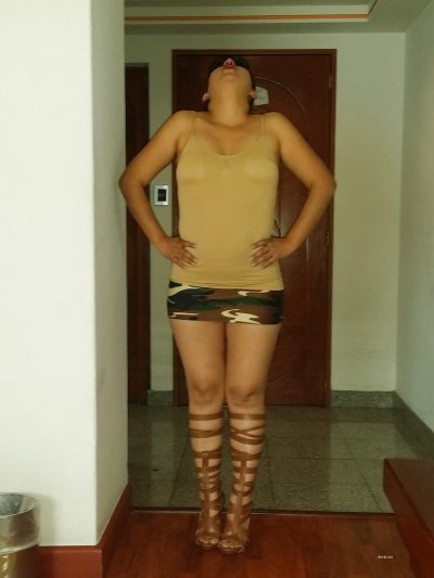 Сексуальная красотка с секс-игрушкой - жгучее зрелище!