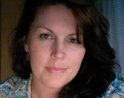 Пышная красотка показывает свои прелести во всей красе