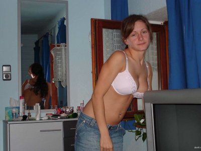 Фото сучки, садящейся киской на пенис