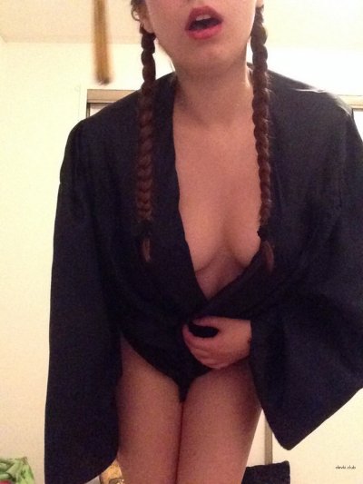 Крошка мечтает о жарком сексе