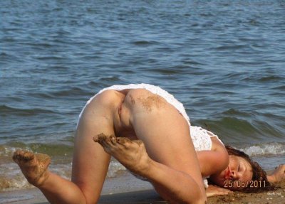 Откровенная красотка без одежды на улице и в домашних условиях