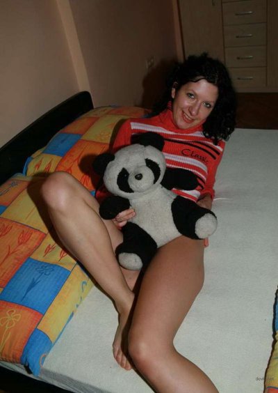 Интимные снимки гладкошерстной темноволосой дамы