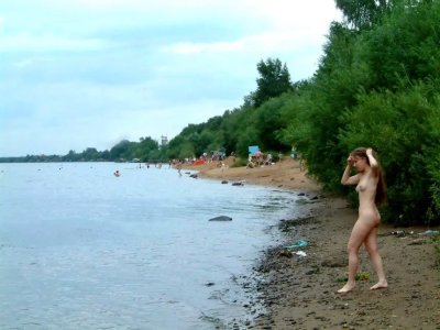 Похождения привлекательной леди у воды