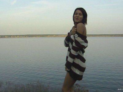 Красотка демонстрирует свои прелести