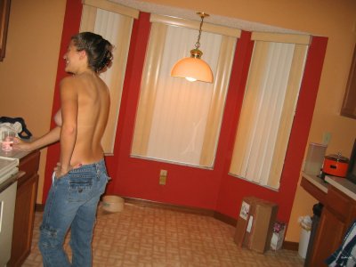 Дама с татуировкой на интимной зоне