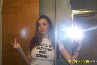 Красотка снимает себя на камеру