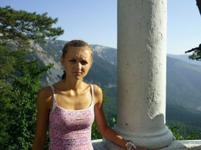 Парень трахает во все отверстия свою молоденькую супругу