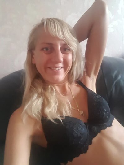 Домашние сексуальные моменты с стройной блонди