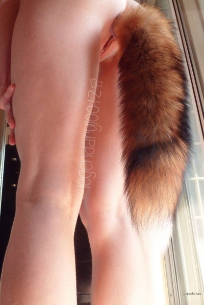 Молодая шалунья в поисках удовольствия на порносайте