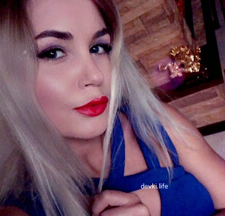 Очаровательное фото от русой красотки: пикантное самснимание