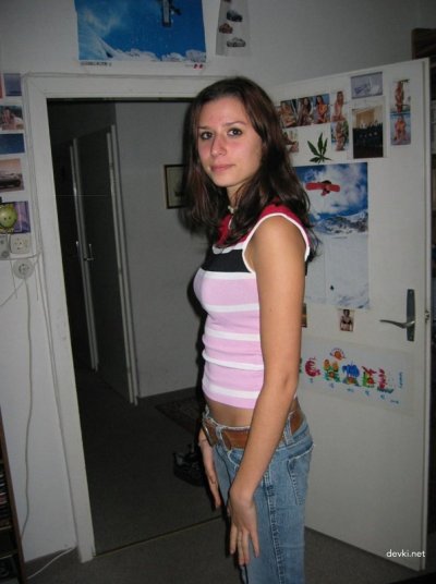 Парень слил фото своей деваки — сиськи и попка крупным планом