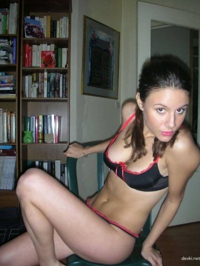 Грудастая девушка в эротическом шоу