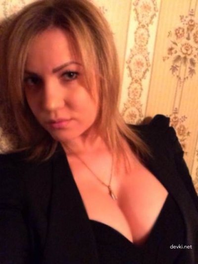 Сексуальные снимки девушки в домашней обстановке