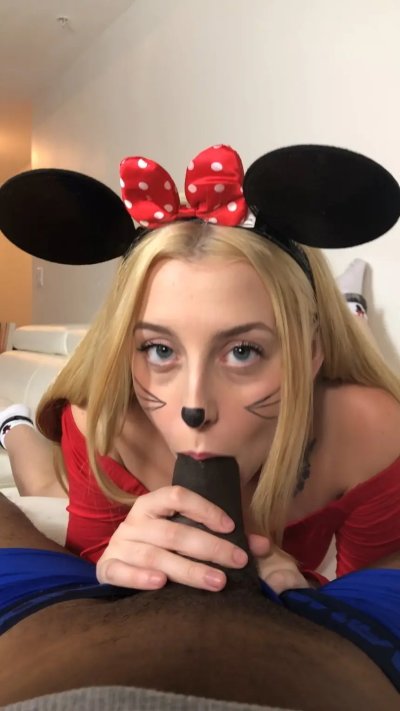 Горячие сцены и страстные моменты блондинки и её черного возлюбленного