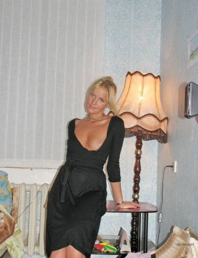 Телке стало влажно от встречи с членом