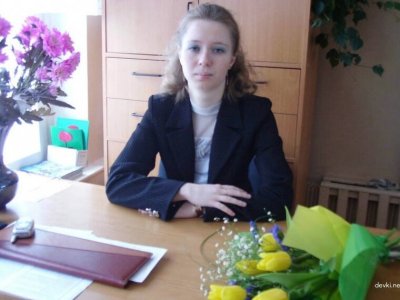 Учительница начальных классов сняла одежду