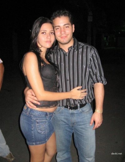 Темноволосая красотка вертится на члене