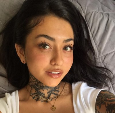 Шикарная красотка обожает пенис в своем ротике