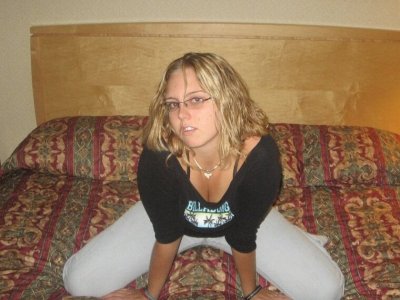 Дама продемонстрировала интимное место перед объективом