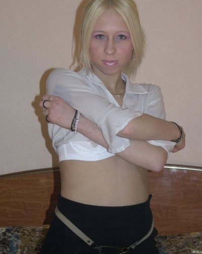 Интимные снимки светловолосой дамы в эротическом белье