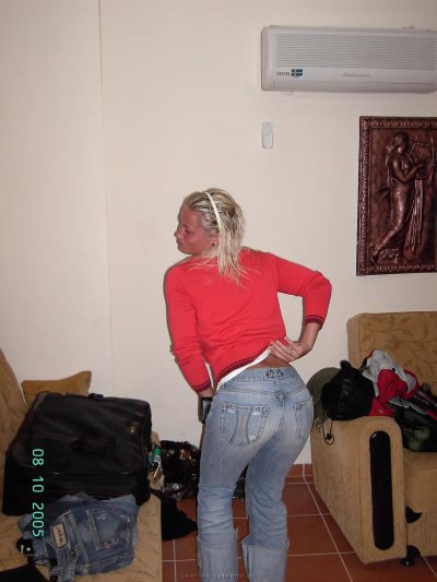 Шоколадная красотка отсасывает стояк