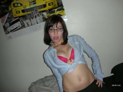 Раздвинула намокшую письку для тебя