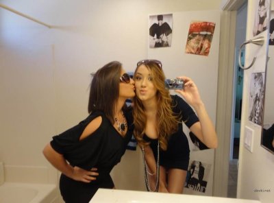 Интимные снимки двух привлекательных подруг