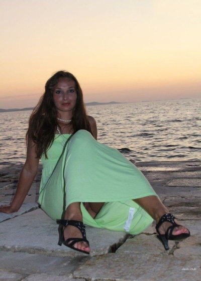 Искусительное фото дамы в чулках из сеточки: откровенная элегантность